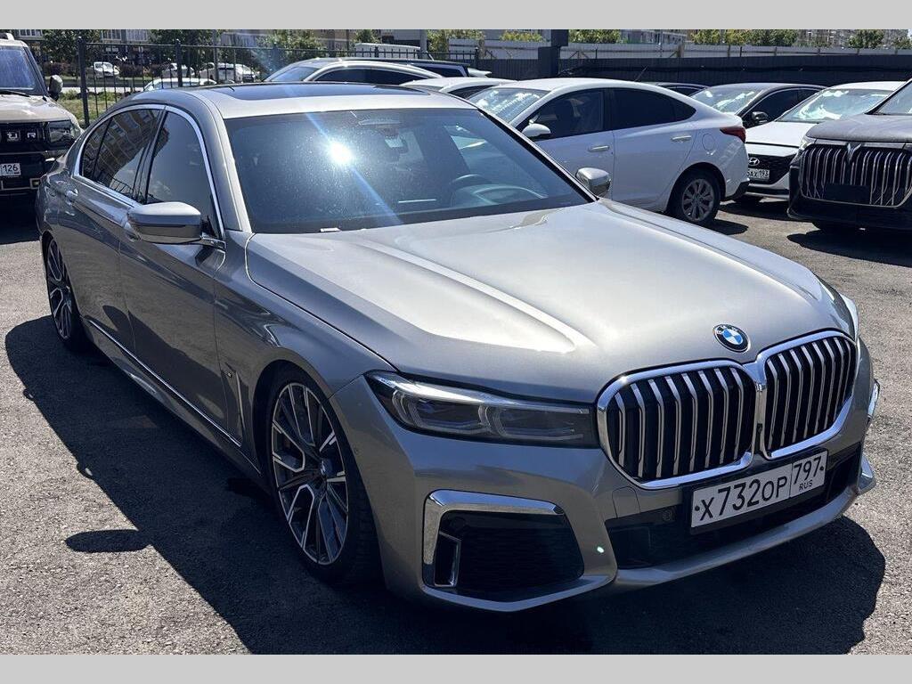 2019 BMW 740