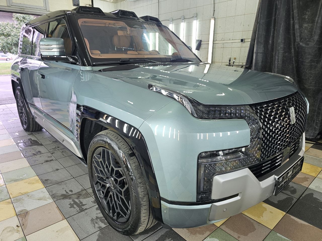 BYD Yangwang U8 2024