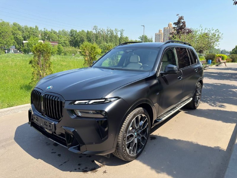 2025 BMW X7 40i
